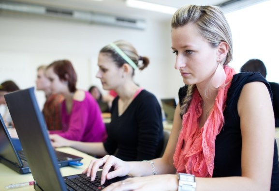 women learning to code