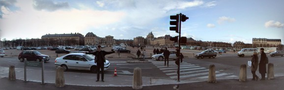 Dylan Tweney, the future editor-in-chief of VentureBeat, in front of Versailles in 2000.